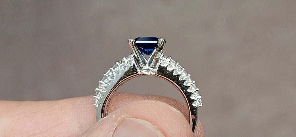 18kw Finest 1.85ct Blue Sapphire Ring