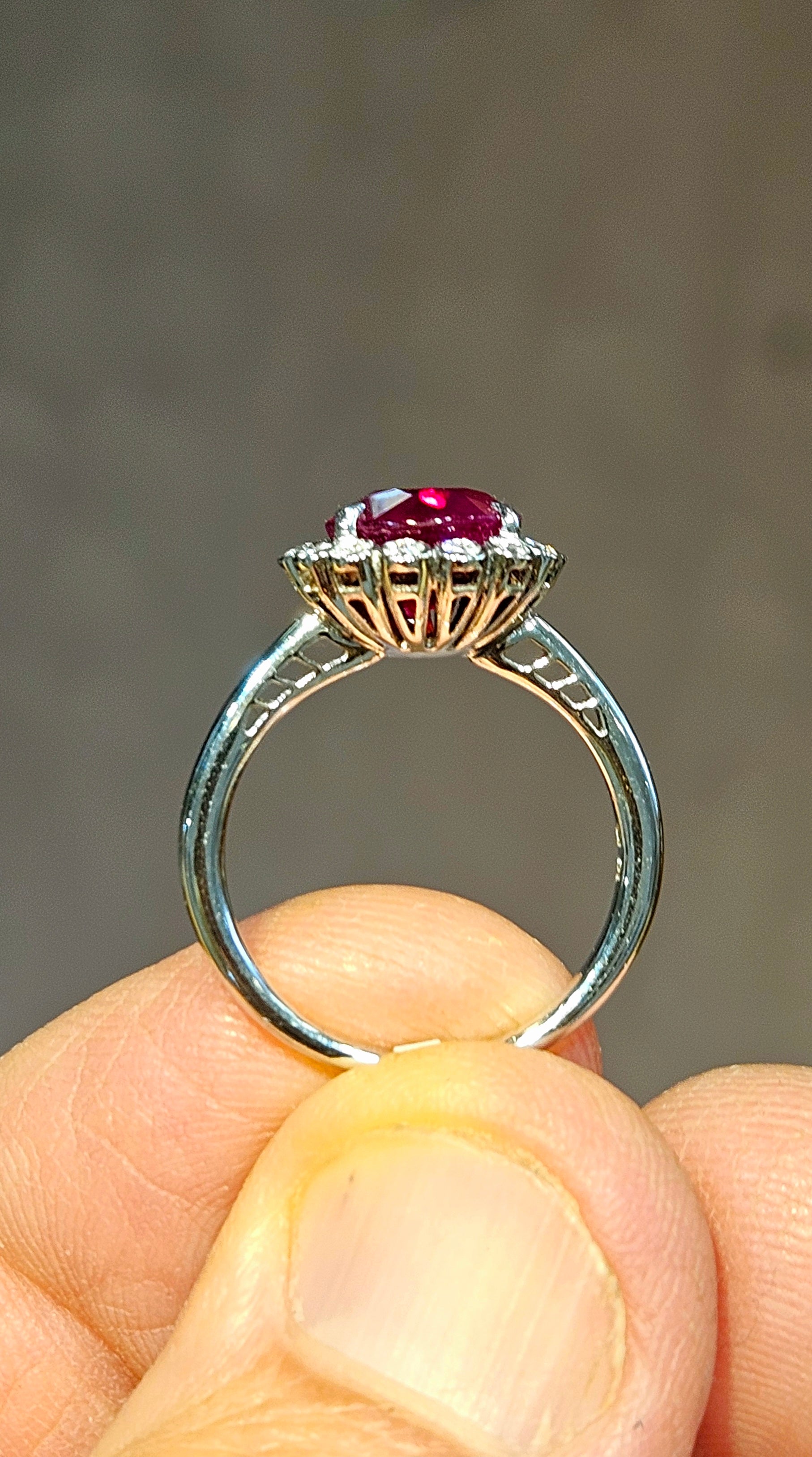 18kw 3.02ct Burma ruby ring