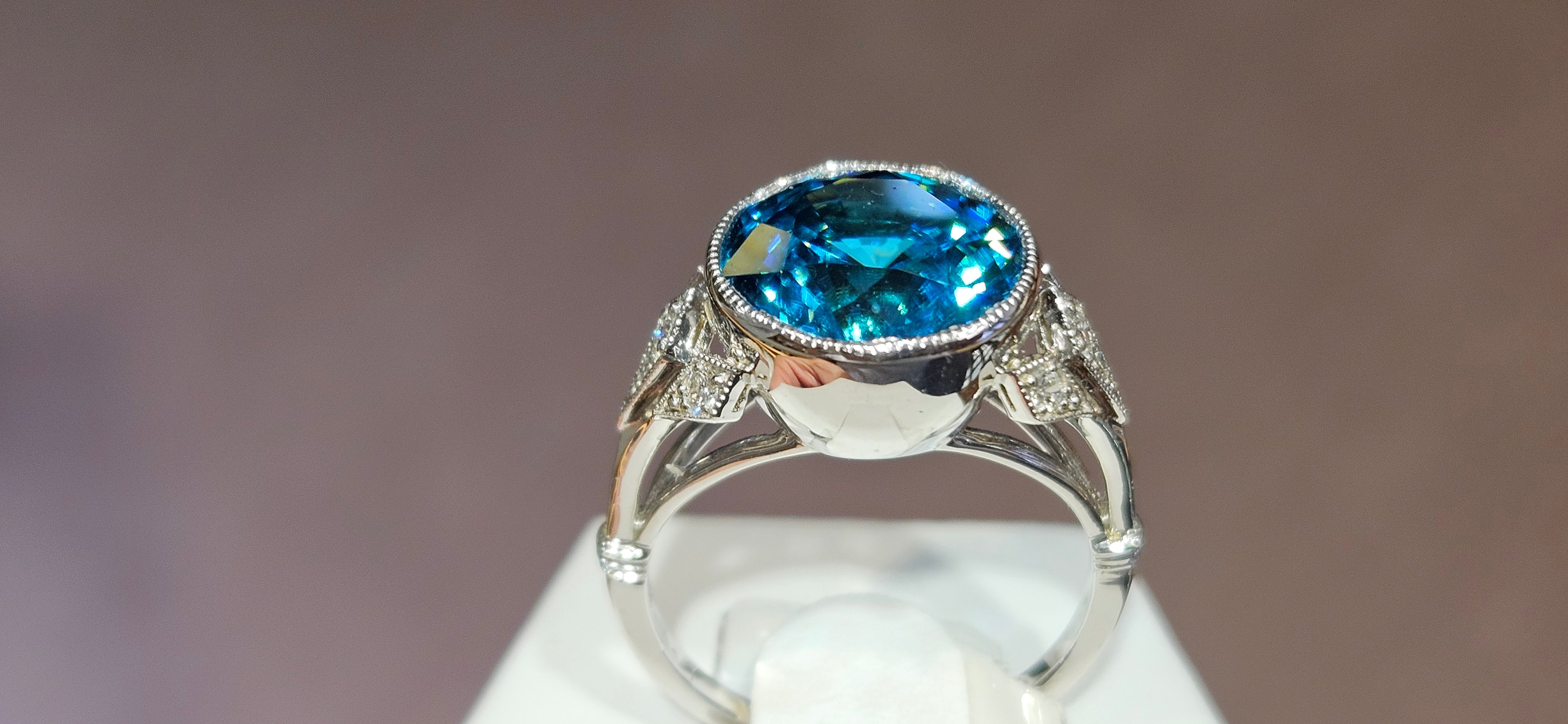 Fine 9.30ct Cambodian blue zircon set in 18kw