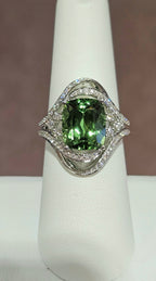 Unique & rare Chrome Tourmaline 18kw ring