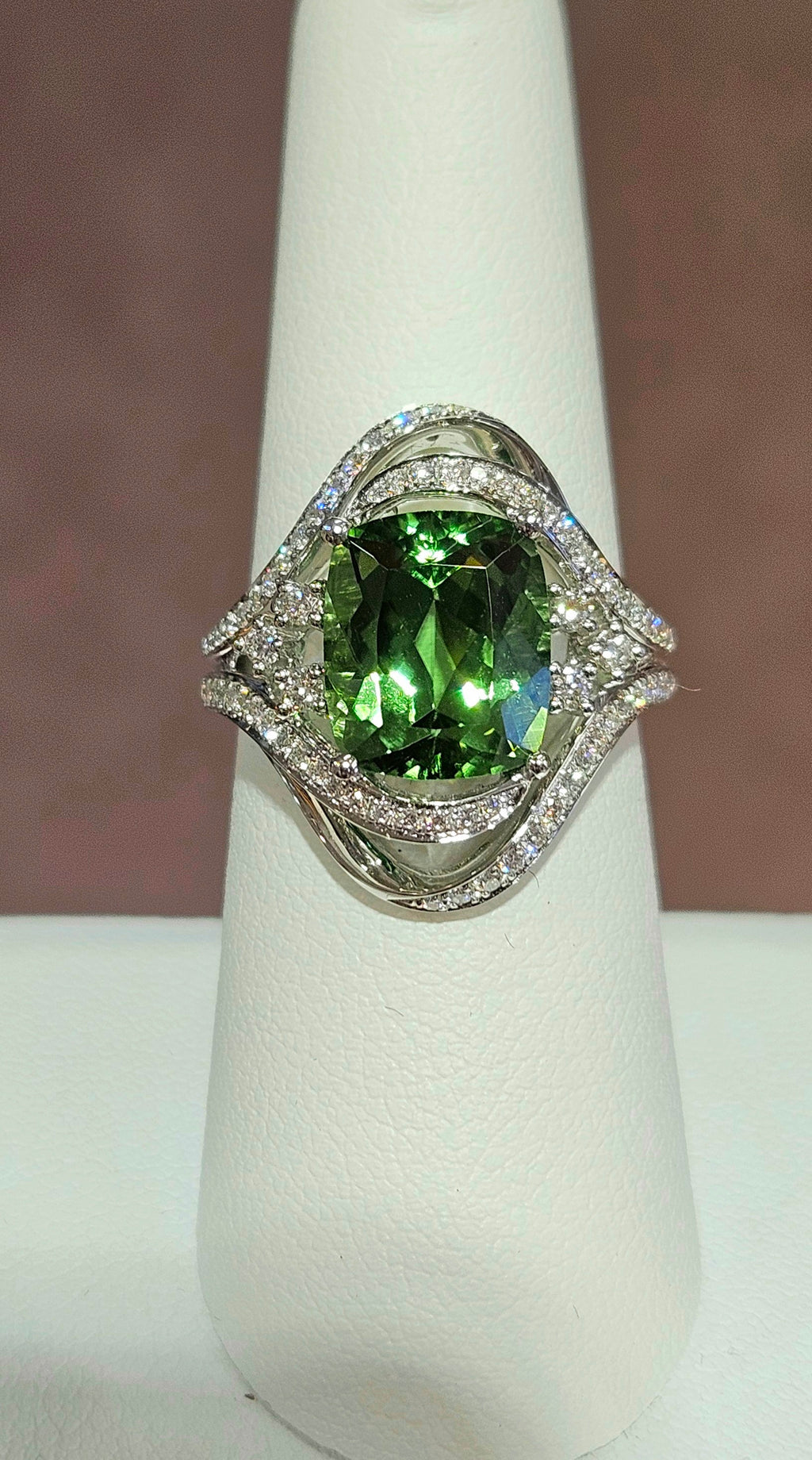Unique & rare Chrome Tourmaline 18kw ring