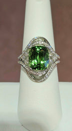 Unique & rare Chrome Tourmaline 18kw ring