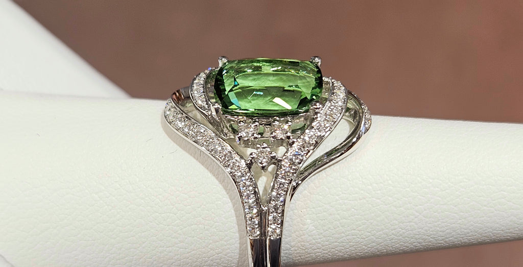Unique & rare Chrome Tourmaline 18kw ring
