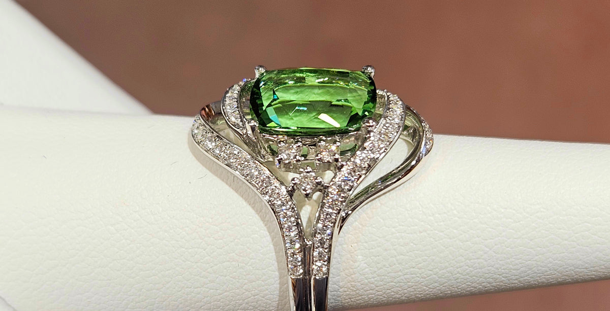Unique & rare Chrome Tourmaline 18kw ring