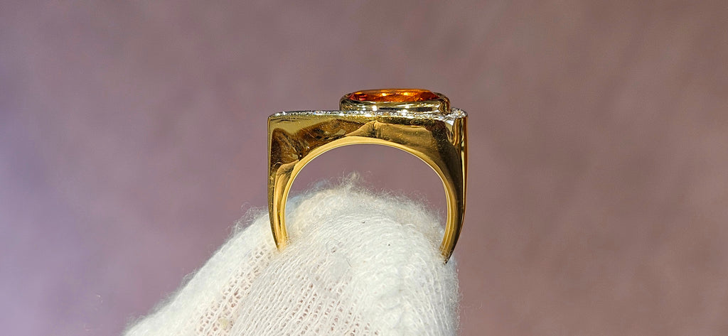 18ky Ring with a 2.26ct Tangerine Spessartite Garnet