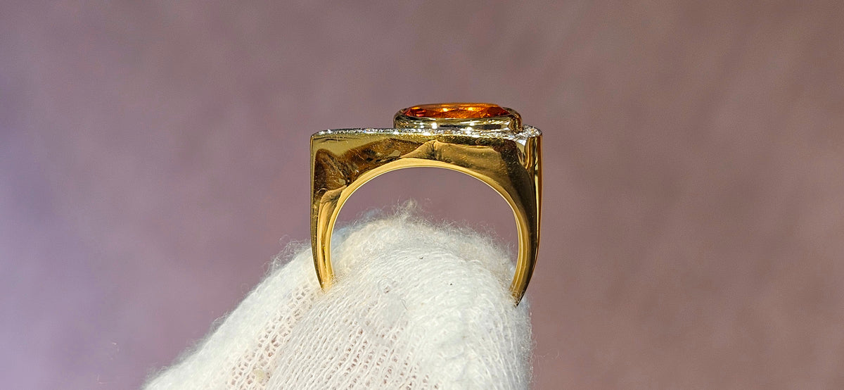 18ky Ring with a 2.26ct Tangerine Spessartite Garnet