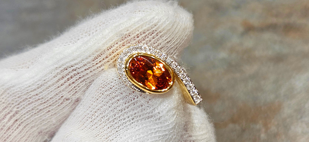 18ky Ring with a 2.26ct Tangerine Spessartite Garnet