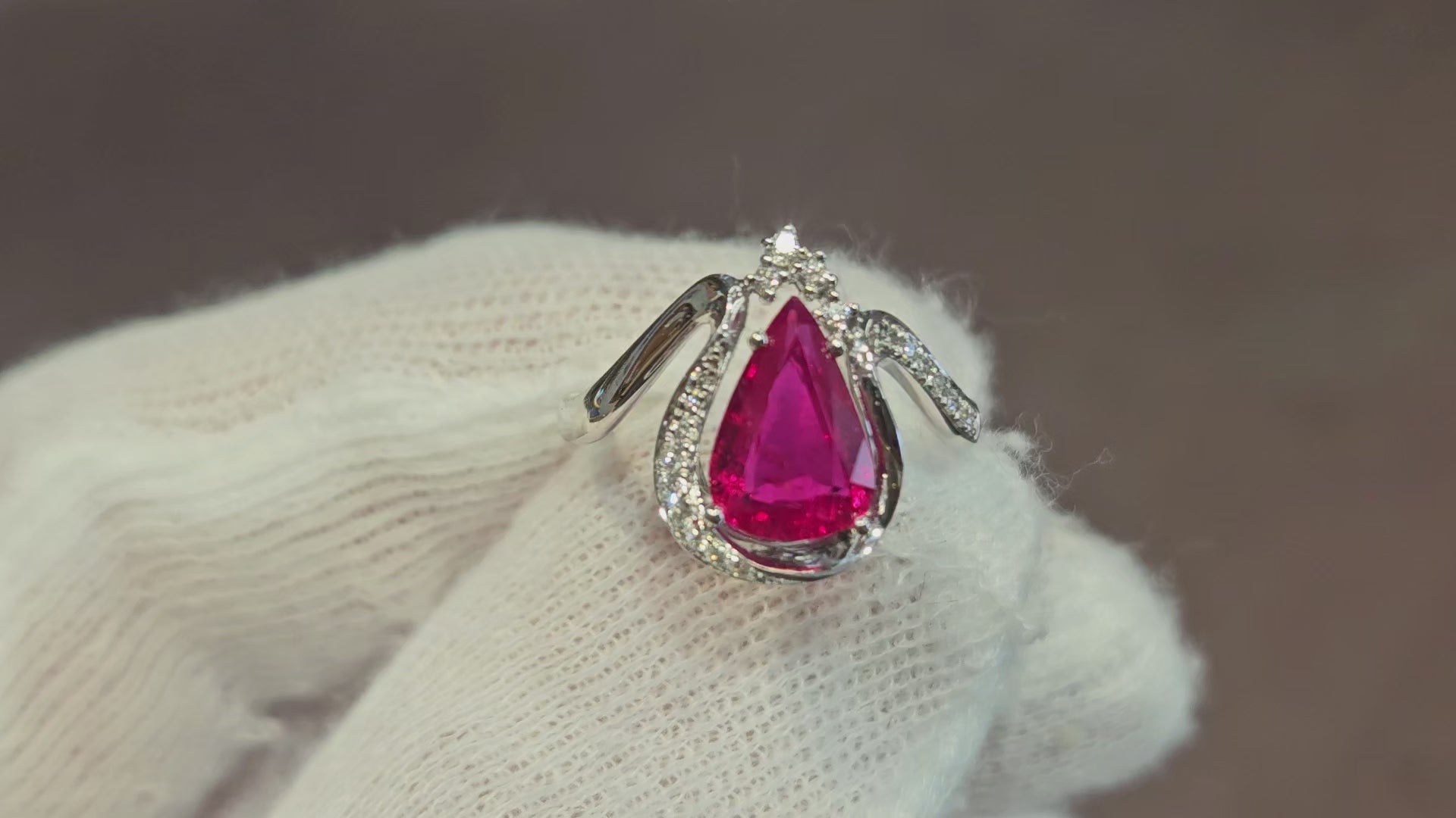 18kw 2.00ct No Heat Ruby Ring